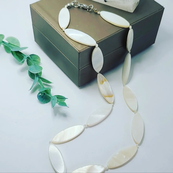 Mother Of Pearl necklace - Picture 2 of 4